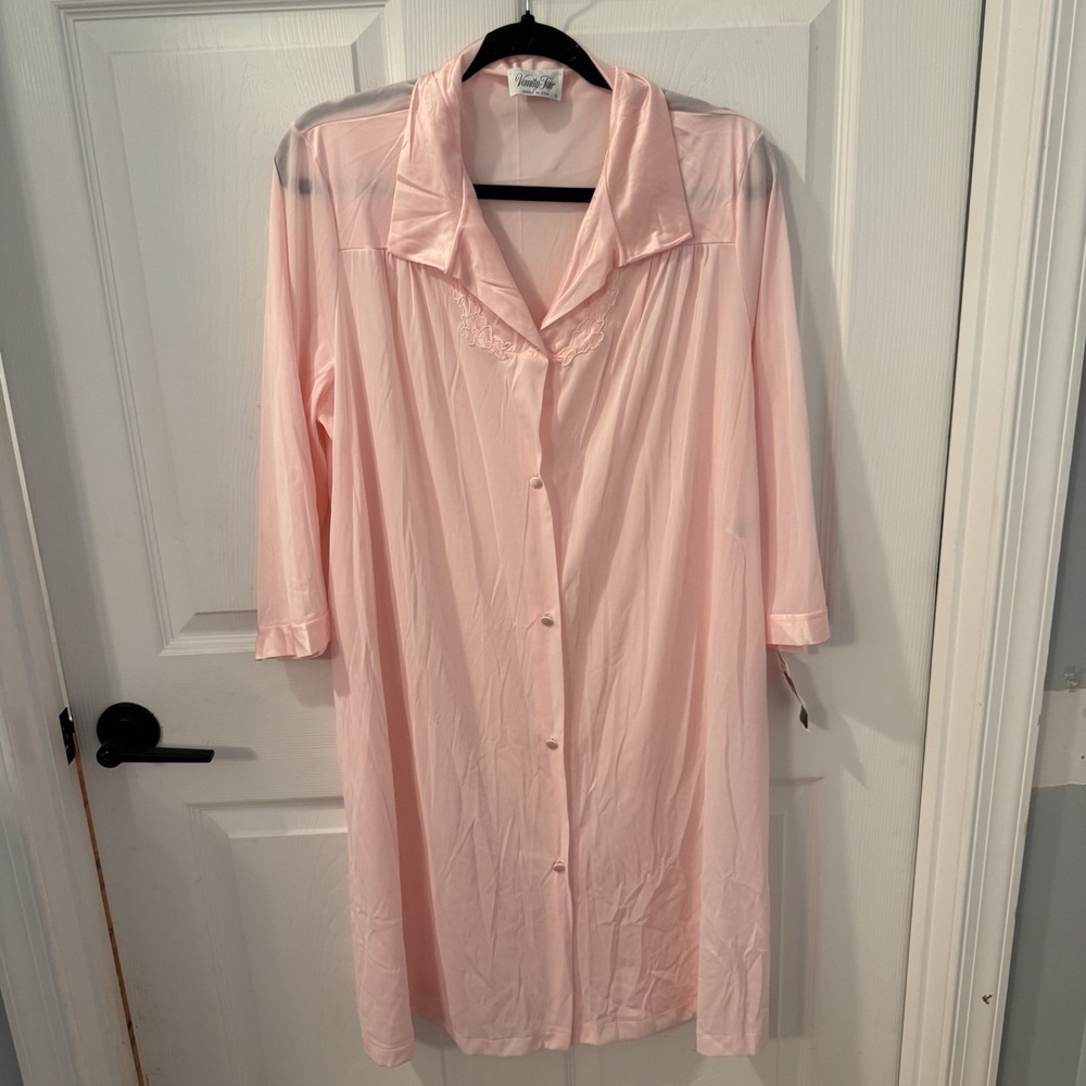 Vintage Vanity Fair Pink Button Up Robe Size Large Made In USA‎ Nylon Antron